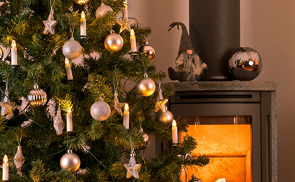 Weihnachtsbaum schmücken Weihnachtsbaum schmücken